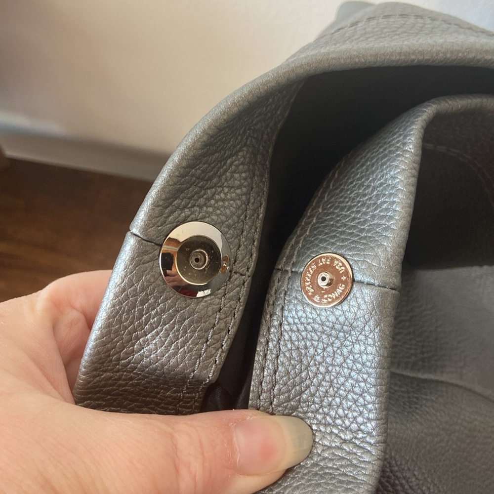 EUC Coach Pebbled Leather Shoulder Bag - Picture 13 of 16